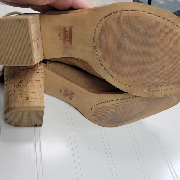 TOMS Tan Suede Leather Open Toe Sandals Heels Size 11 - Picture 9 of 10